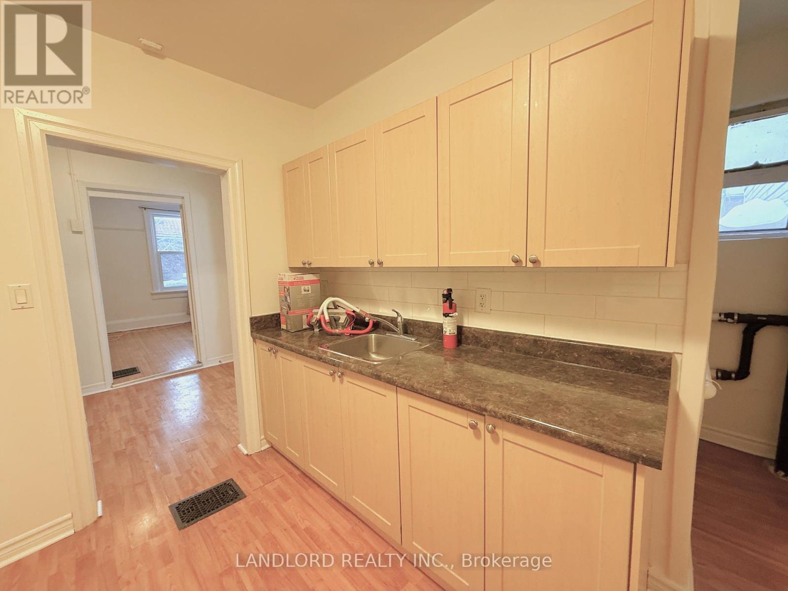 Duplex – 2 - 1 CLINTON STREET, Toronto – photo 3