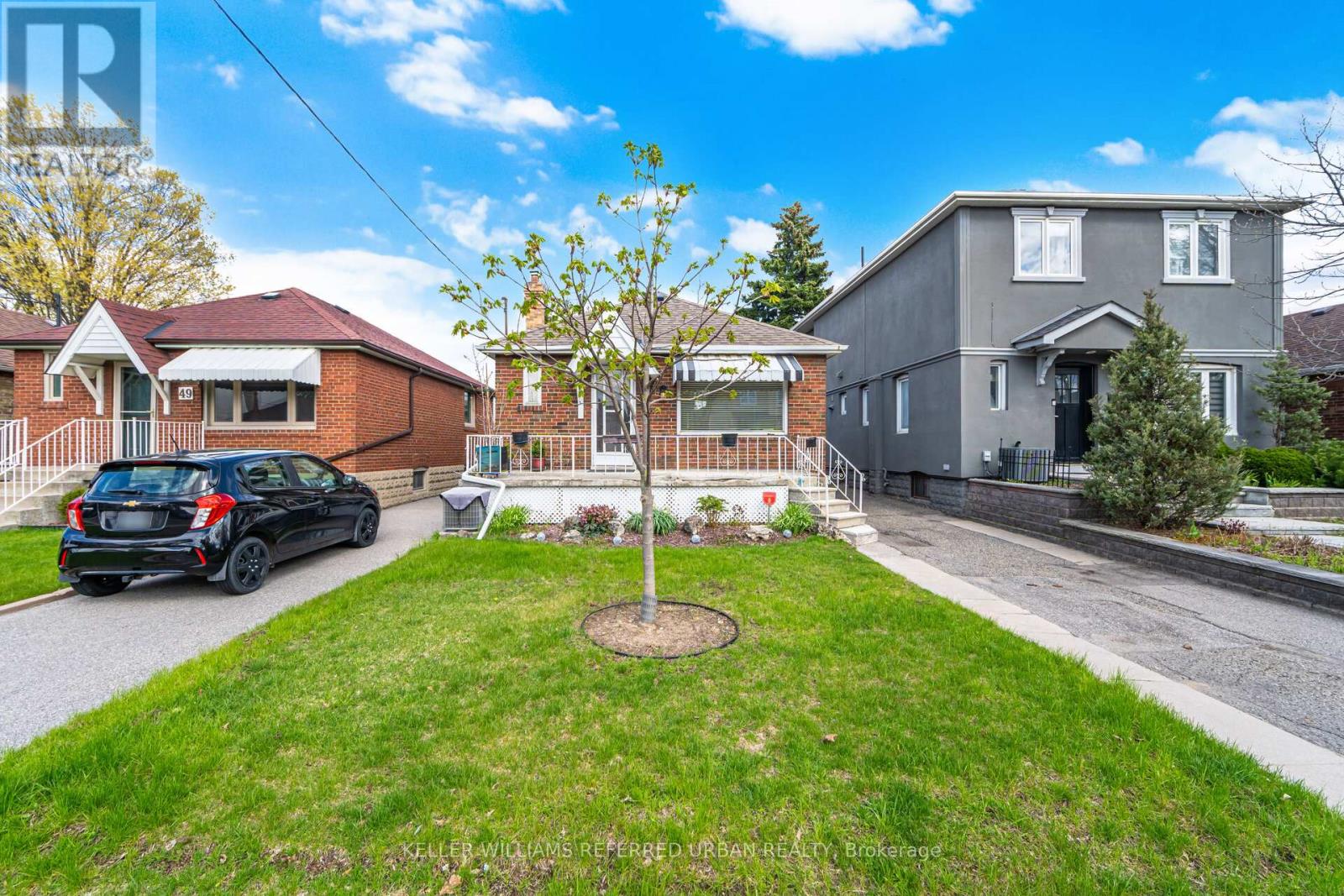 House – 47 ST HUBERT AVENUE, Toronto – photo 2