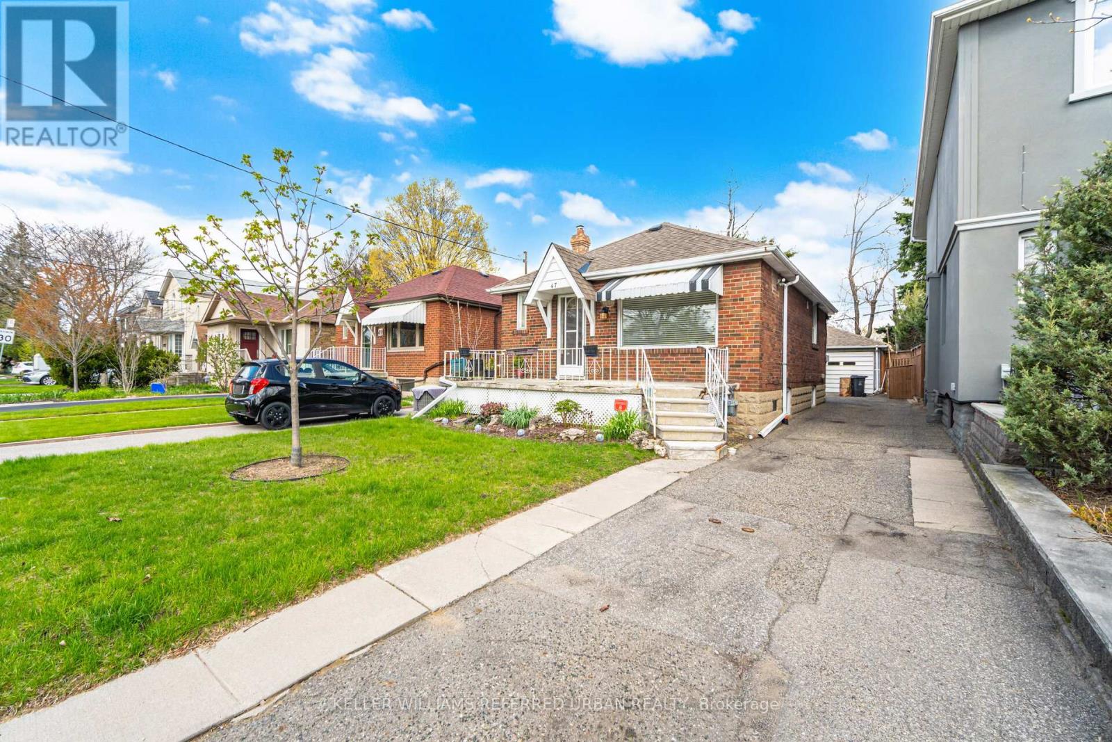 House – 47 ST HUBERT AVENUE, Toronto – photo 3