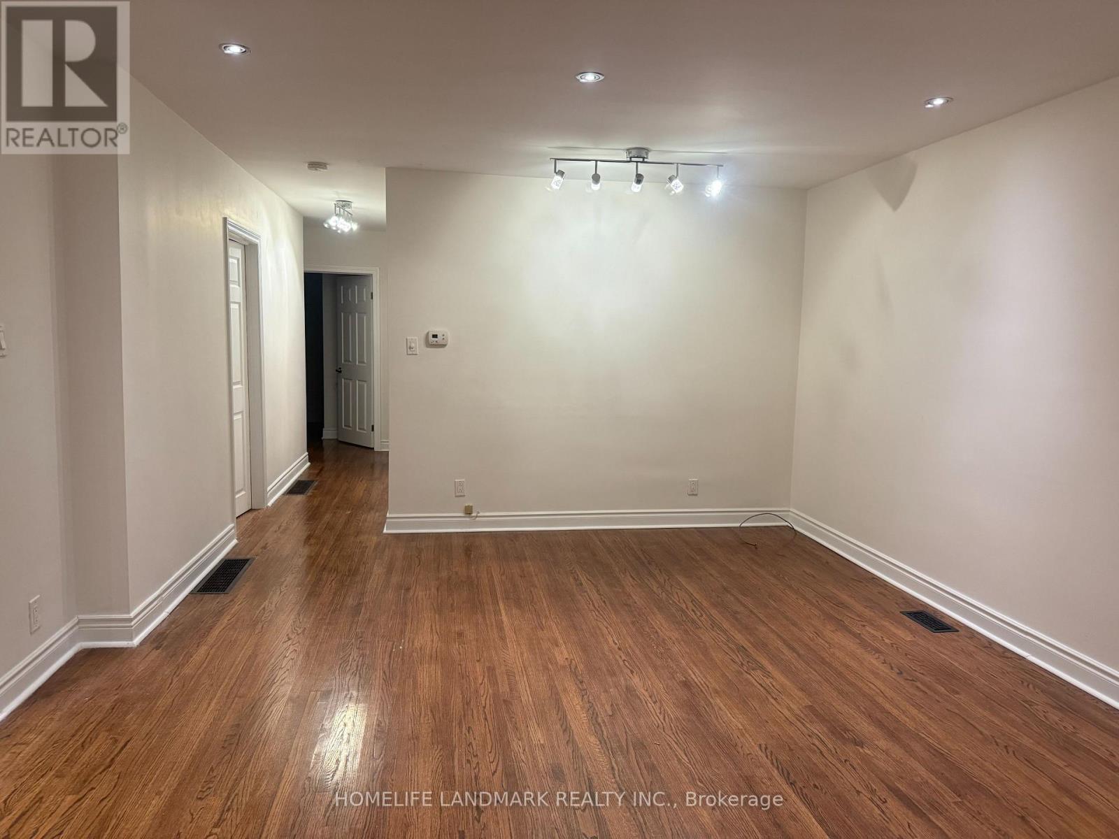 House – 307 AXMINSTER DRIVE, Richmond Hill – photo 2