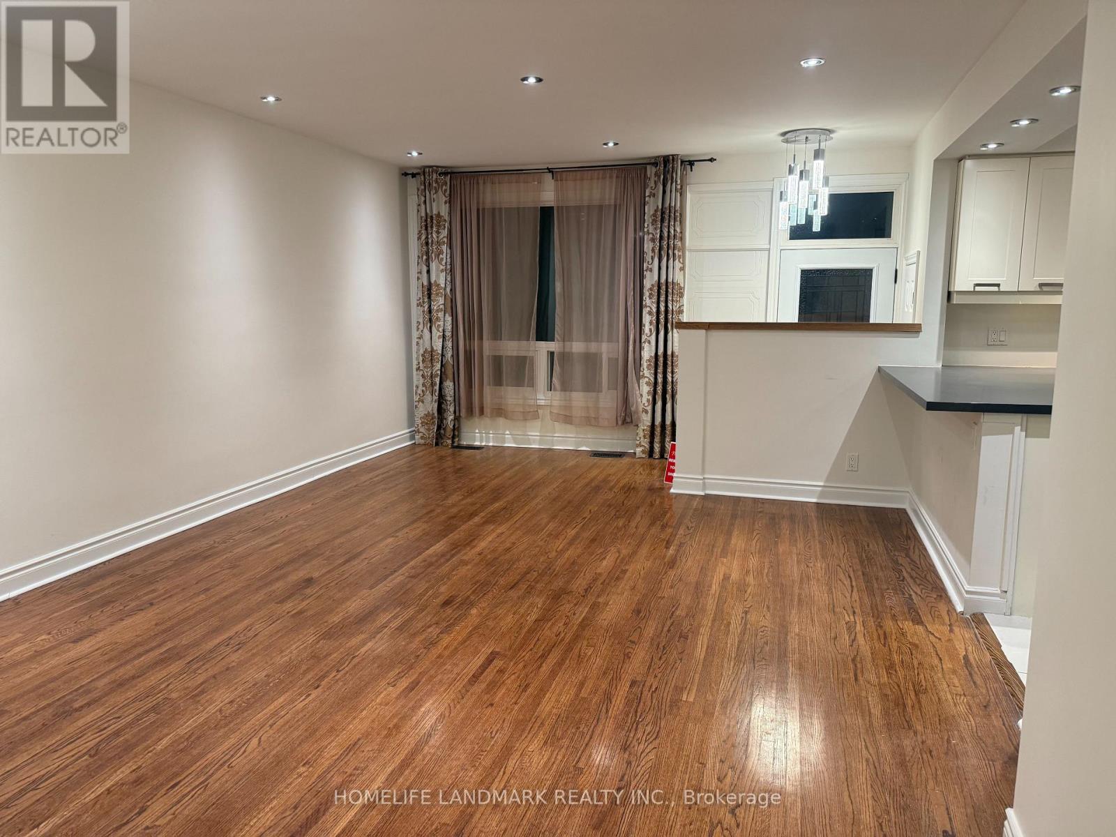 House – 307 AXMINSTER DRIVE, Richmond Hill – photo 3