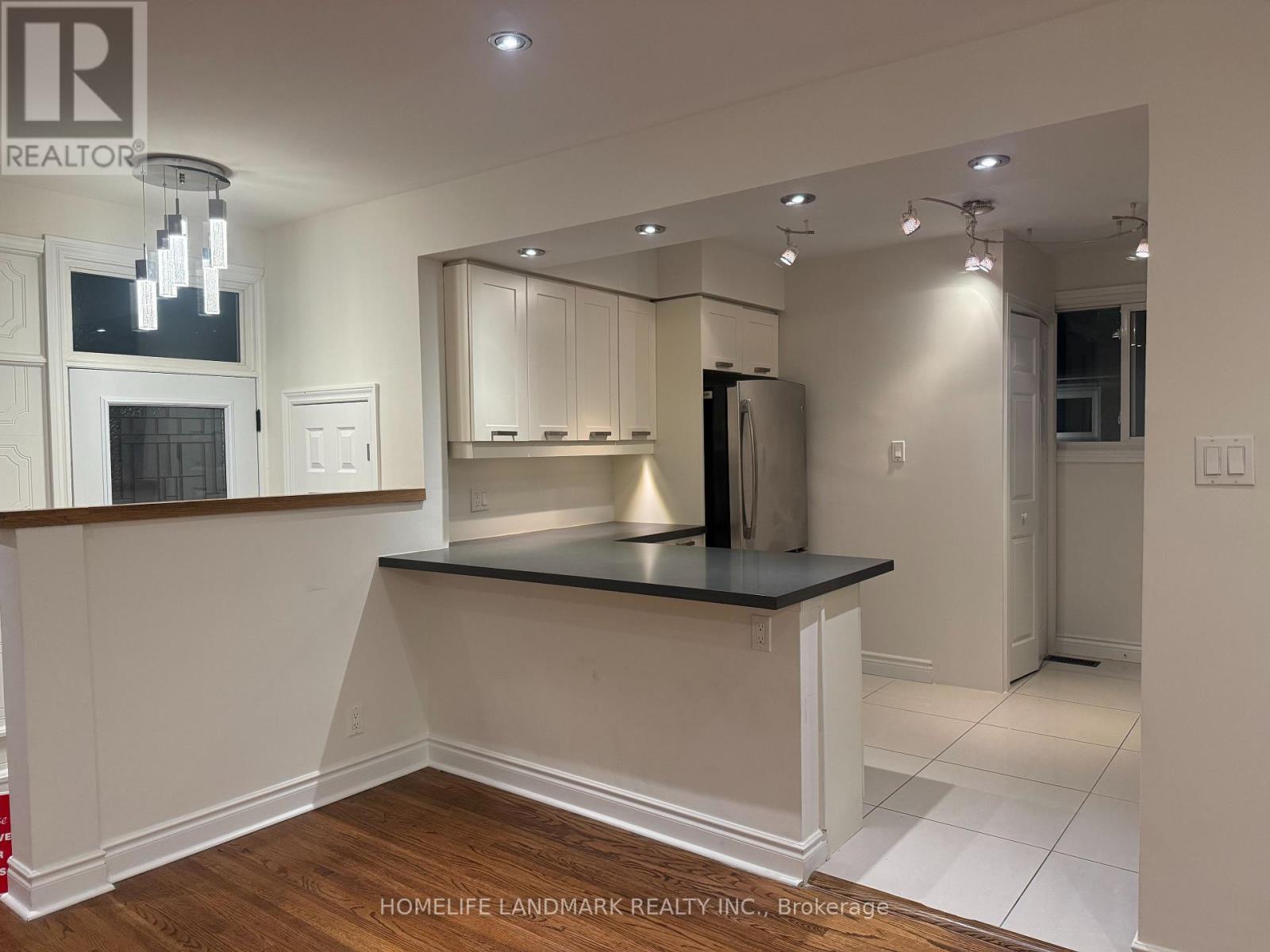 House – 307 AXMINSTER DRIVE, Richmond Hill – photo 4