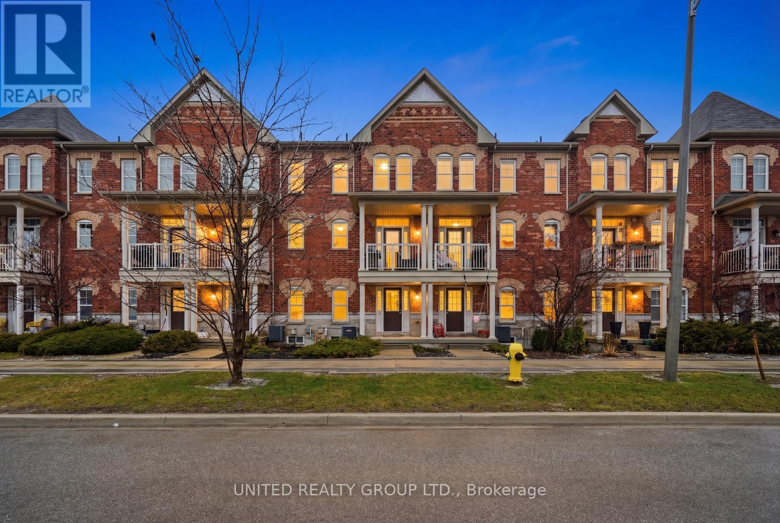Row / Townhouse – 10 - 10 PORTER AVENUE W, Vaughan – photo 2