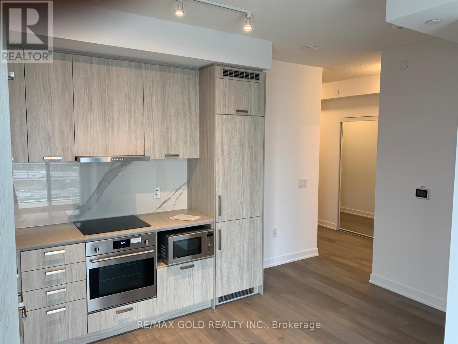 Apartment – 1005 - 38 HONEYCRISP CRESCENT, Vaughan – photo 2