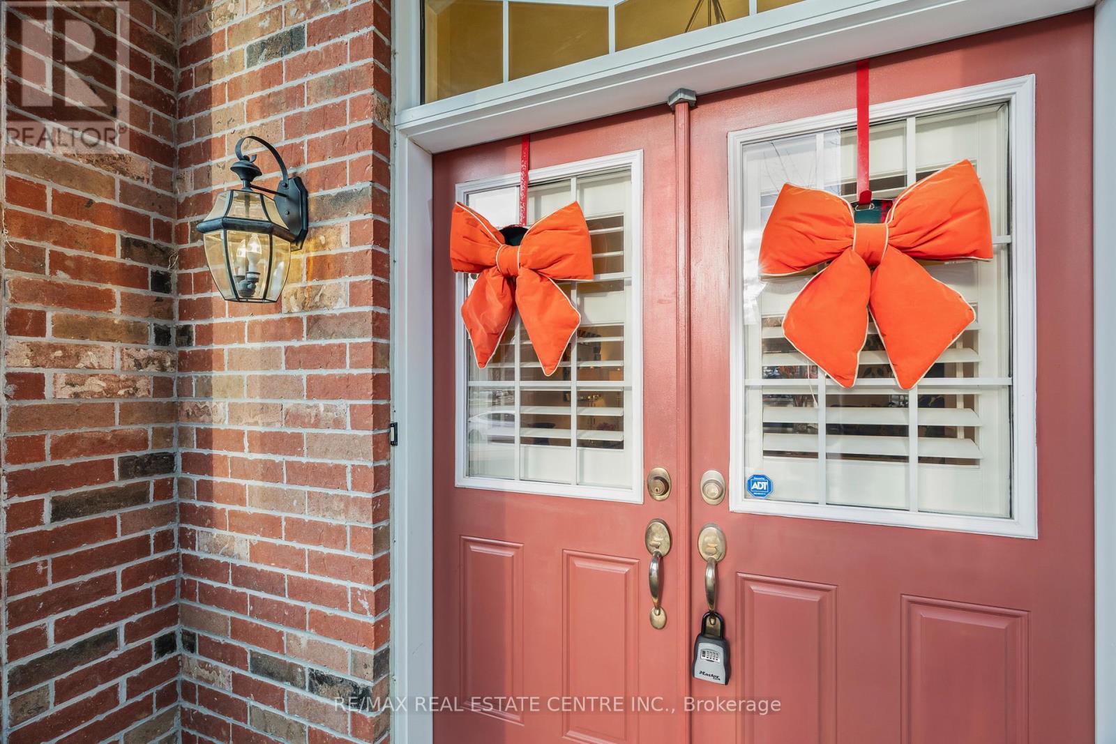 House – 15 HELMAN ROAD, Brampton – photo 4