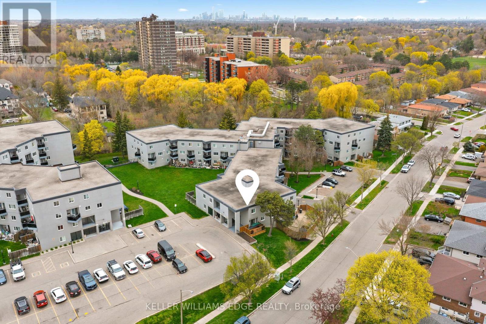 Row / Townhouse – 157 - 2001 BONNYMEDE DRIVE, Mississauga – photo 2