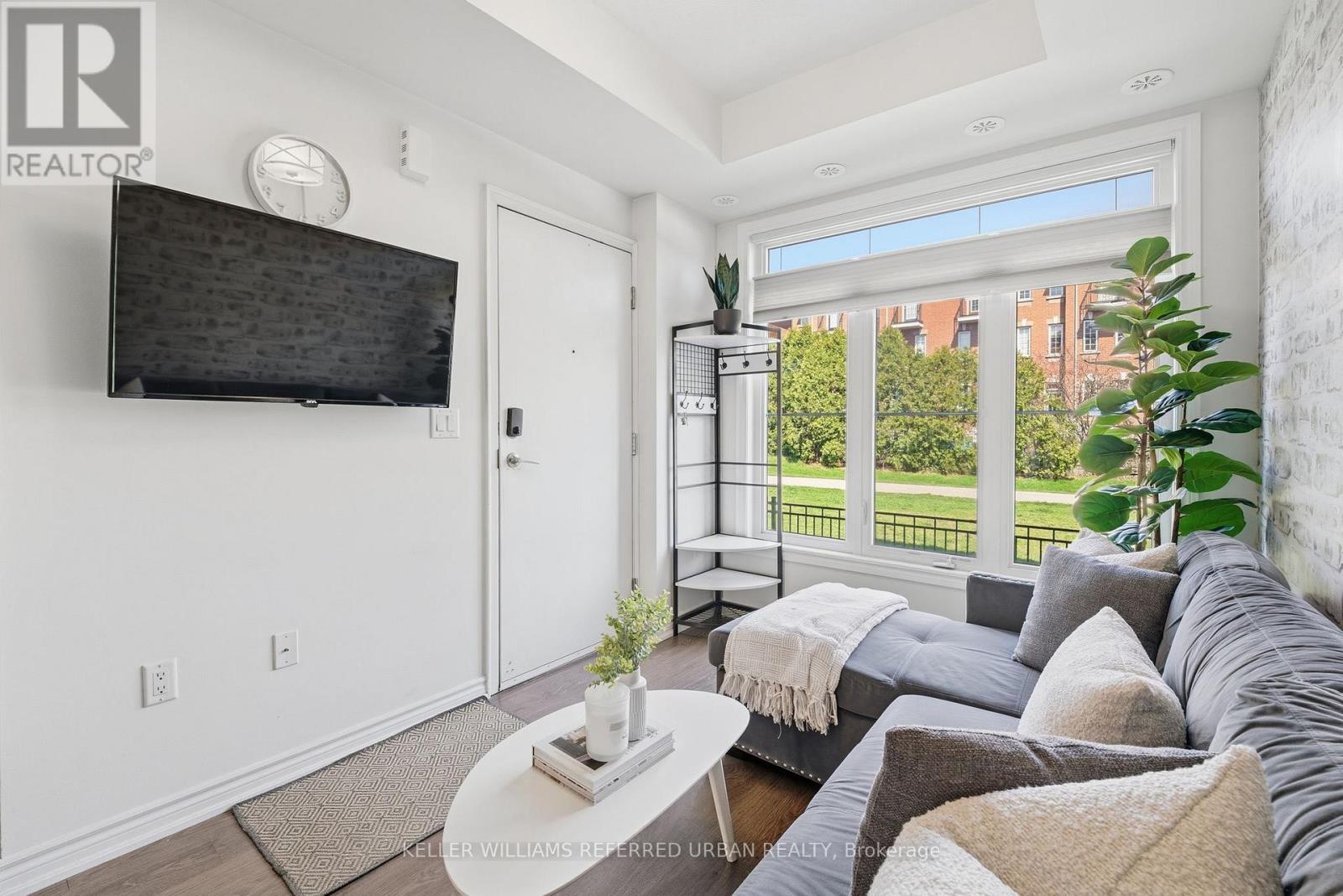Row / Townhouse – 241 - 390 HOPEWELL AVENUE, Toronto – photo 2