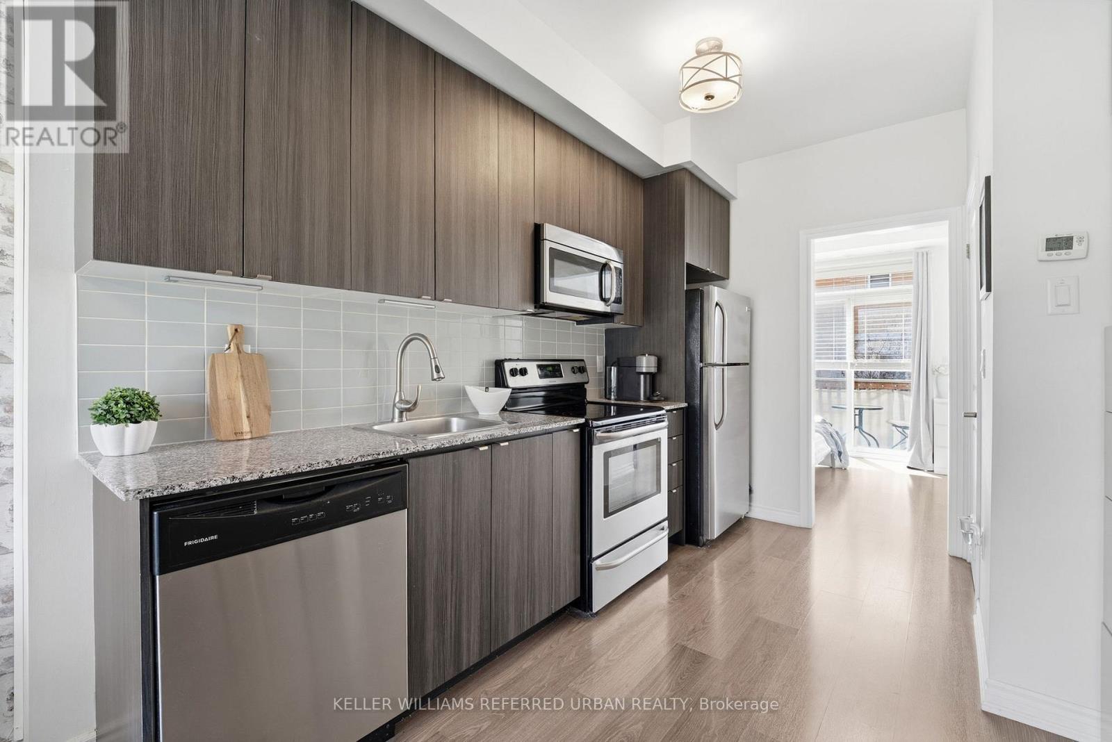 Row / Townhouse – 241 - 390 HOPEWELL AVENUE, Toronto – photo 4