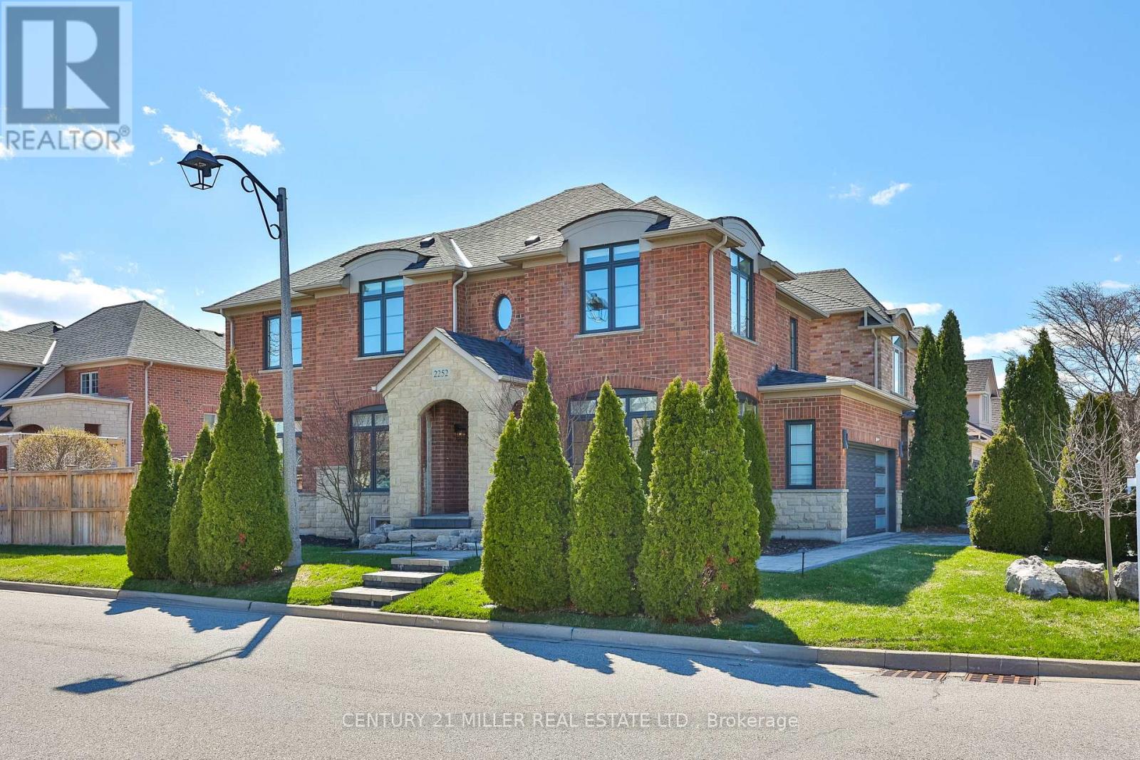 House – 2252 DEWSBURY DRIVE, Oakville – photo 3