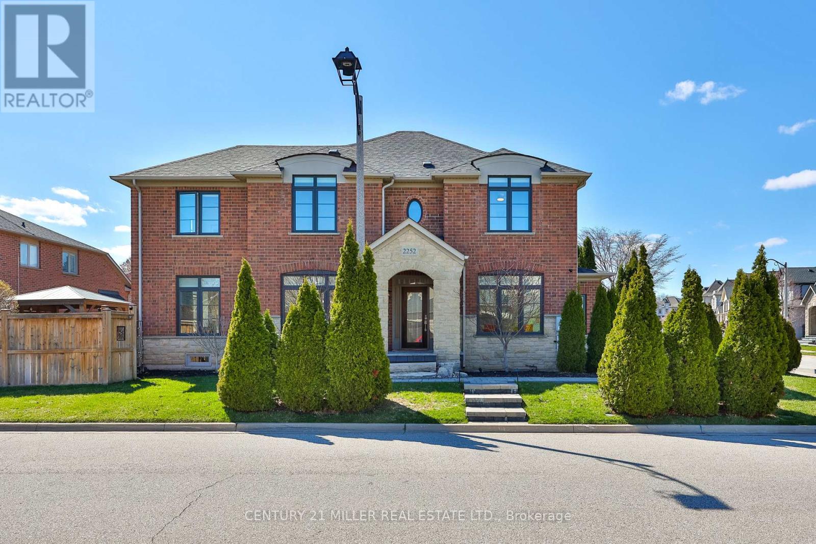 House – 2252 DEWSBURY DRIVE, Oakville – photo 4