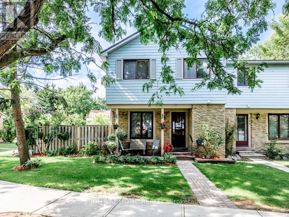 Row / Townhouse for Sale in 124 - 6540 FALCONER DRIVE|Mississauga (Streetsville), Ontario L5N1M1 2