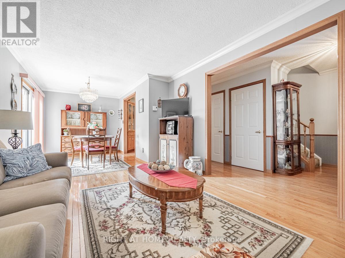 Row / Townhouse for Sale in 124 - 6540 FALCONER DRIVE|Mississauga (Streetsville), Ontario L5N1M1 4