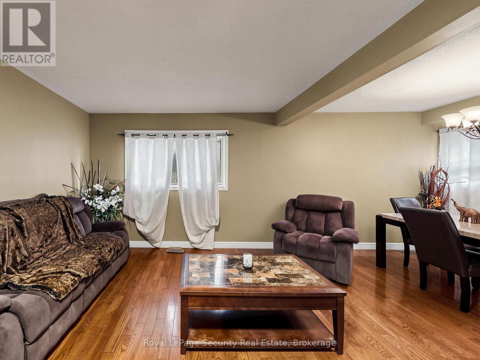 Row / Townhouse for Sale in 40 LANGDALE CRESCENT|Brampton (Fletcher's West), Ontario L6Y4R7 5