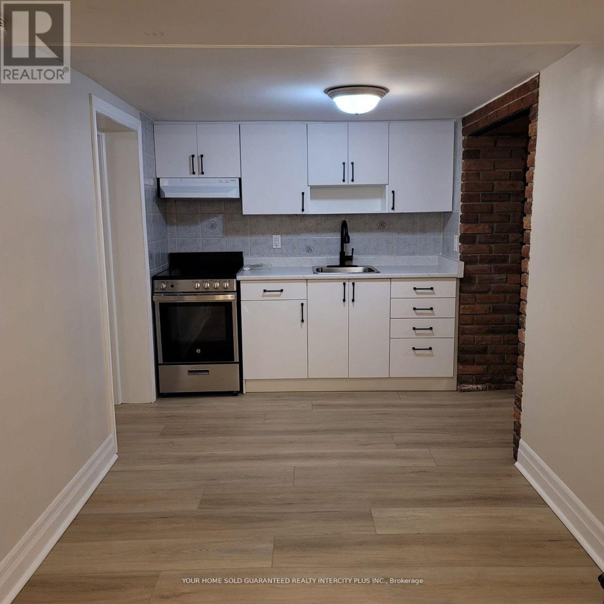 House – LOWER - 11 RUSHOLME DRIVE, Toronto – photo 2