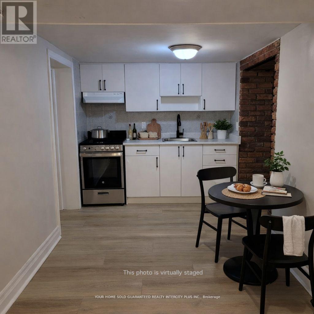 House – LOWER - 11 RUSHOLME DRIVE, Toronto – photo 3