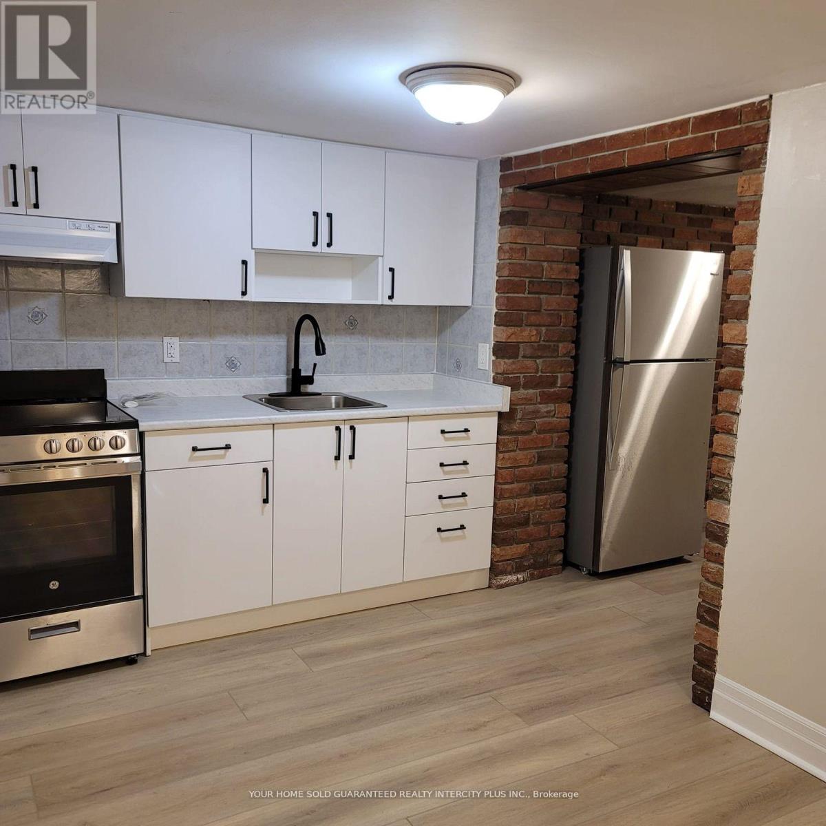 House – LOWER - 11 RUSHOLME DRIVE, Toronto – photo 4