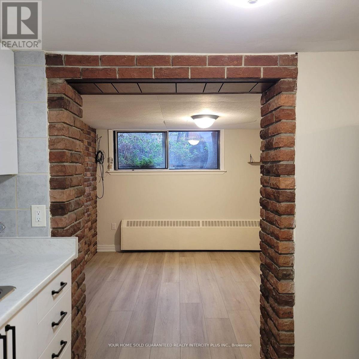 House – LOWER - 11 RUSHOLME DRIVE, Toronto – photo 5