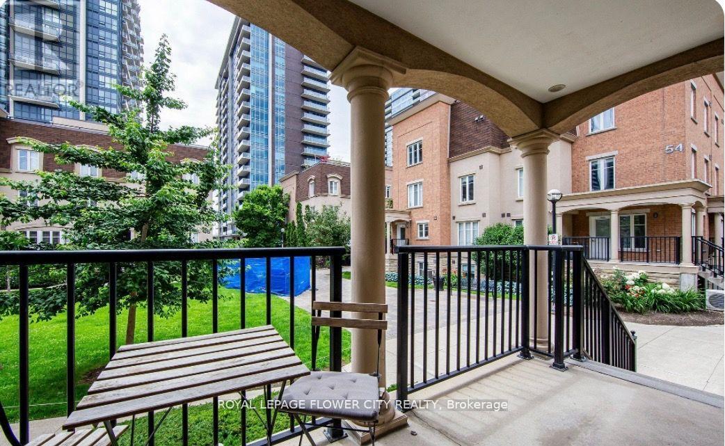 Row / Townhouse – 423 - 34 WESTON BATTERY ROAD, Toronto – photo 4
