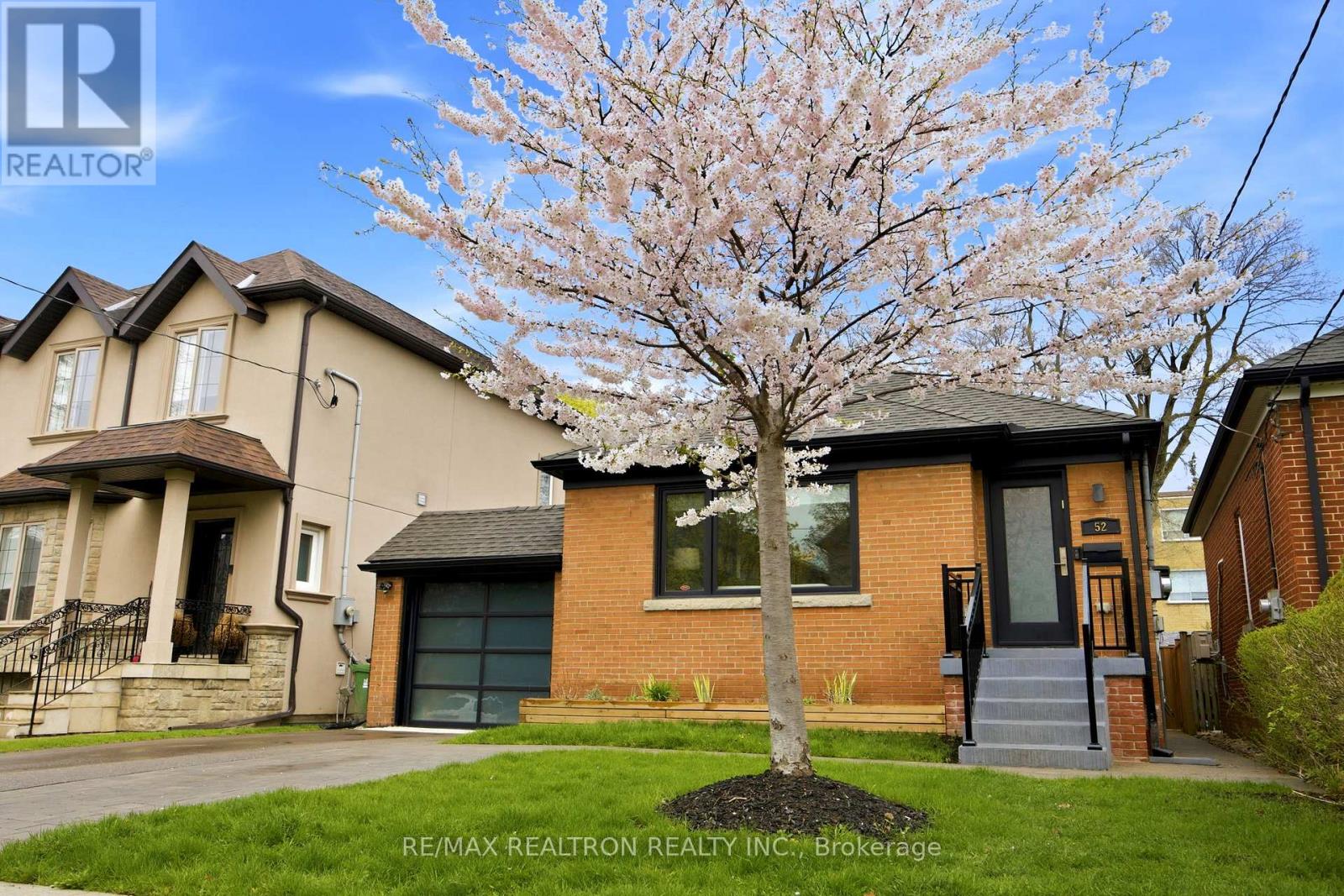 House – 52 BURNCREST DRIVE, Toronto – photo 2