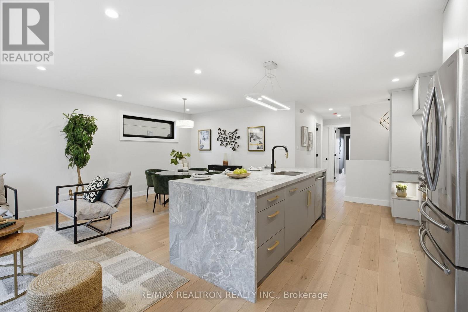 House – 52 BURNCREST DRIVE, Toronto – photo 4