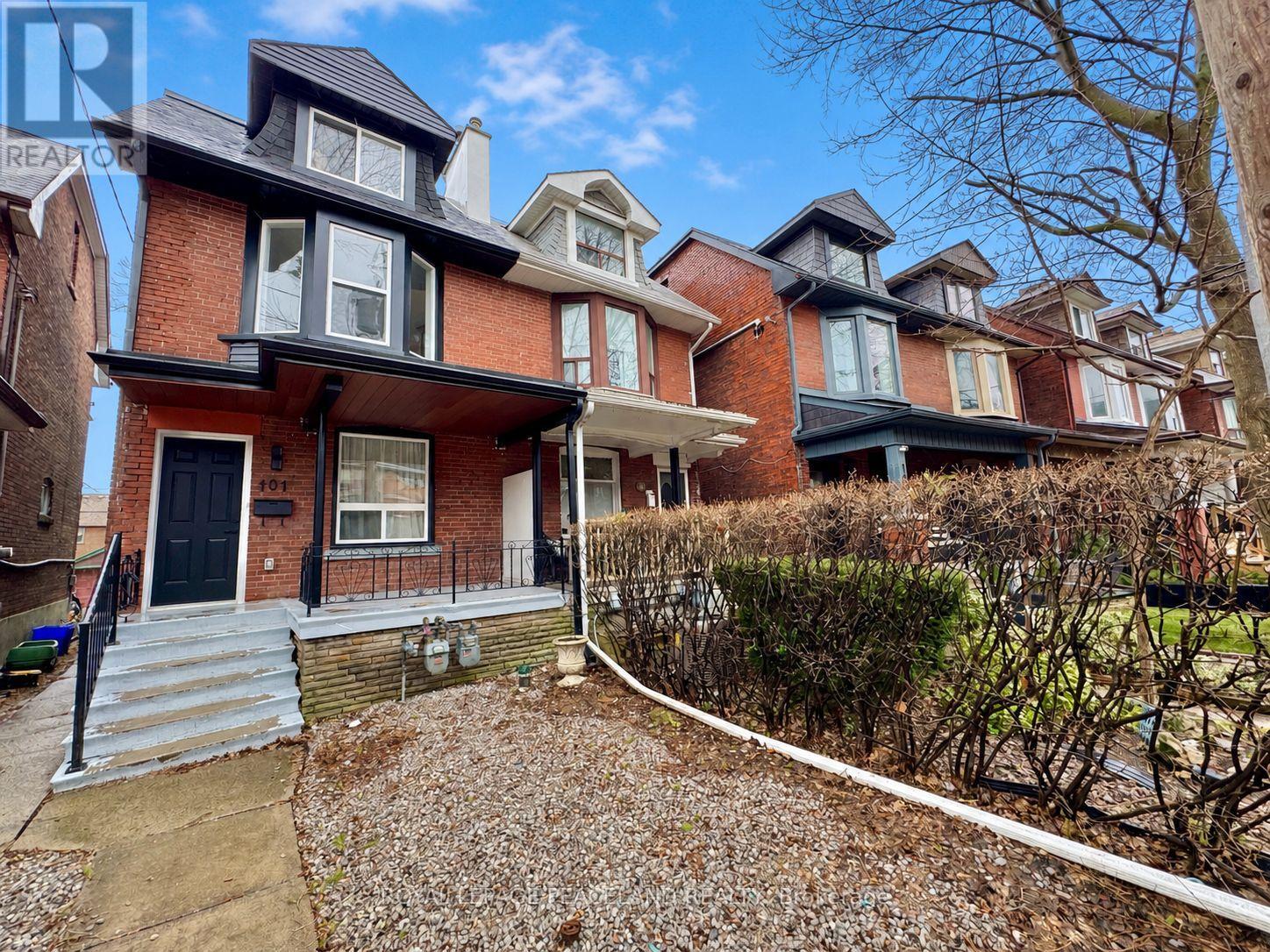 House – 101 MARCHMOUNT ROAD, Toronto – photo 2