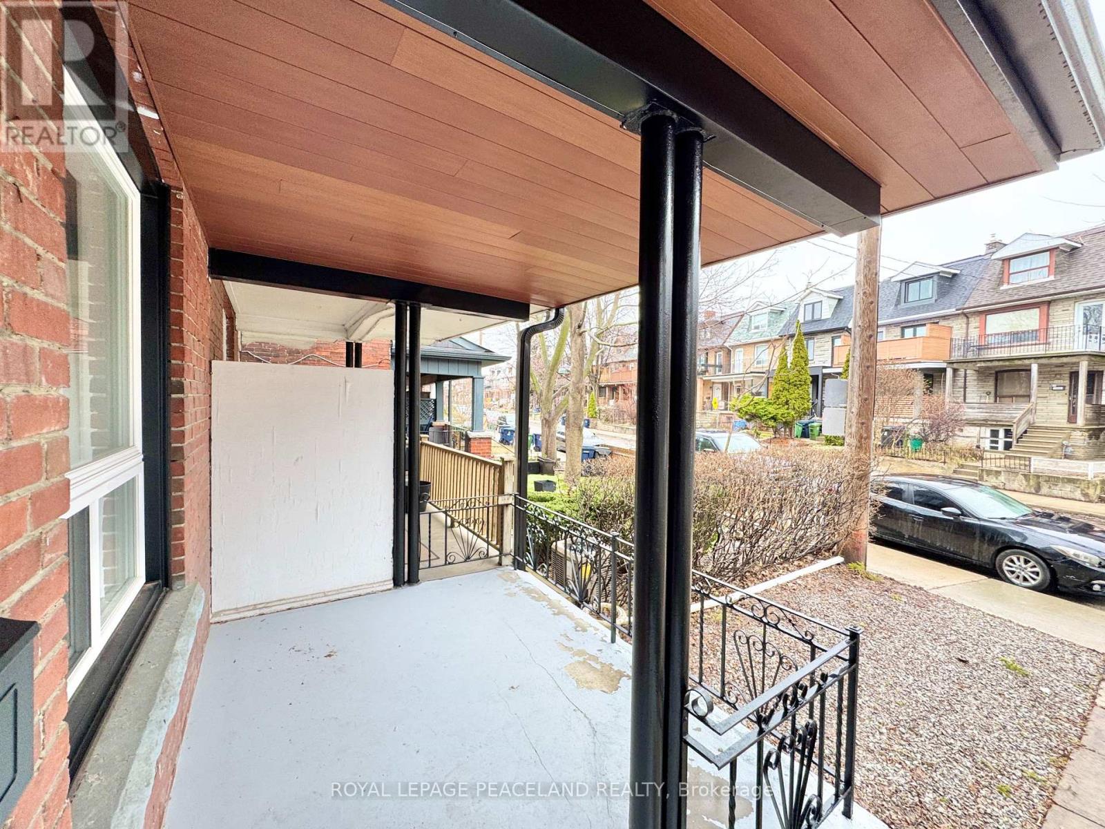 House – 101 MARCHMOUNT ROAD, Toronto – photo 4