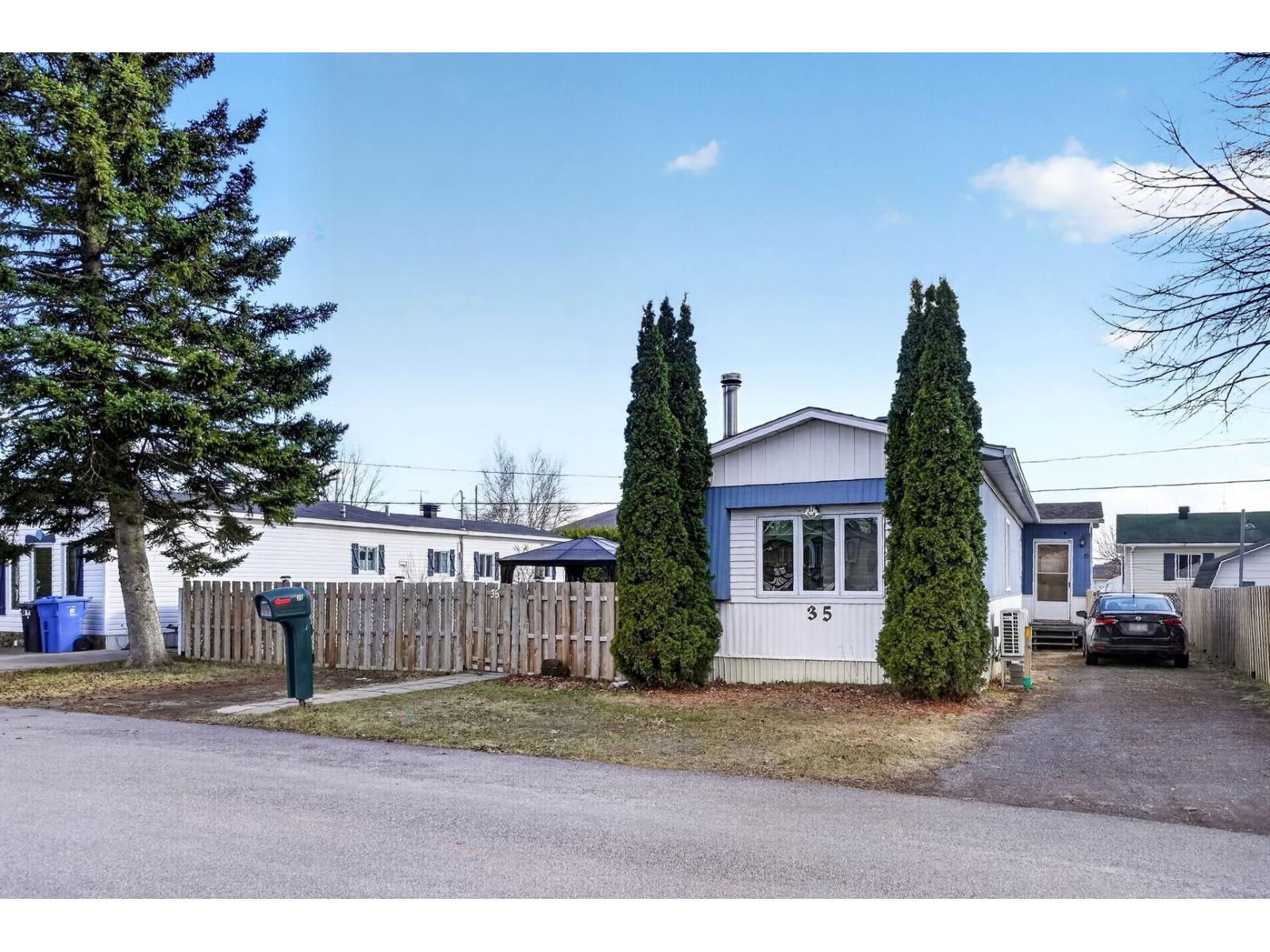 35 Boul. Jean-Boisvert, Lavaltrie, Quebec J5T2Z2
