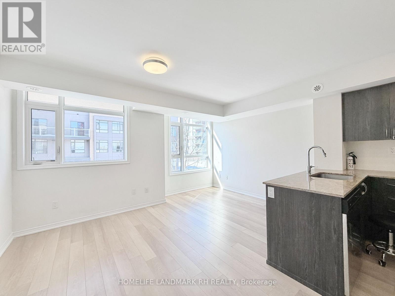Row / Townhouse – 308 - 90 ORCHID PLACE DRIVE, Toronto – photo 2