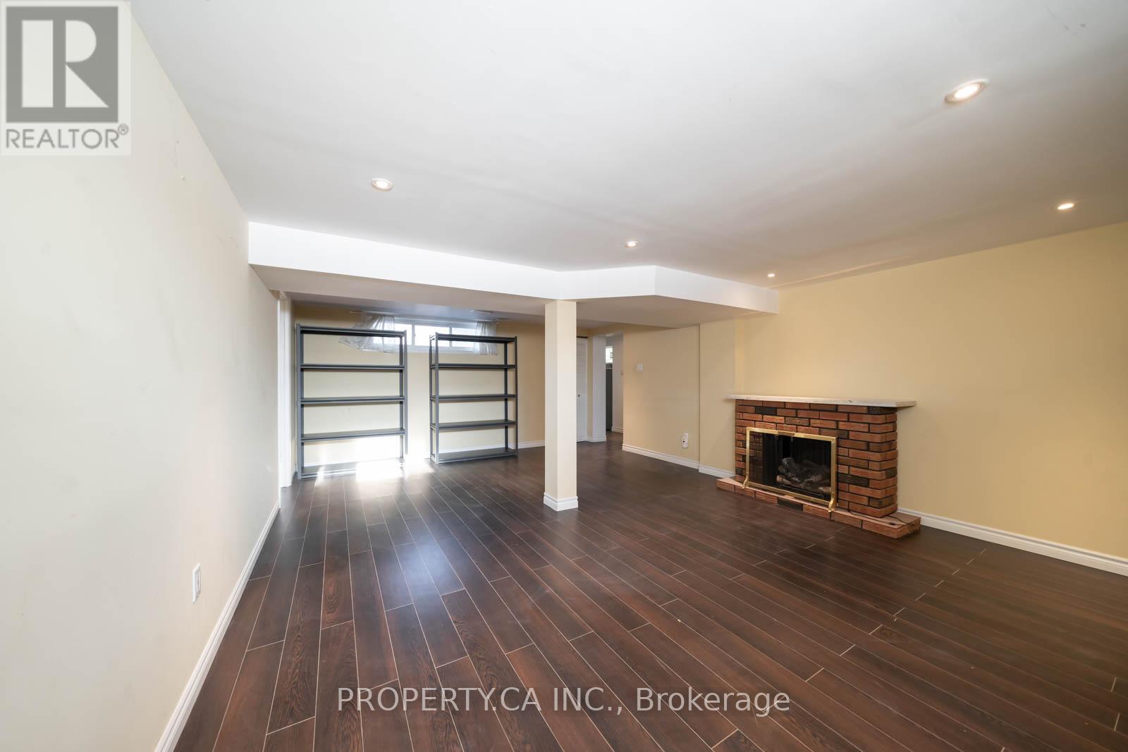 House – LOWER - 46 SHREWSBURY SQUARE, Toronto – photo 4