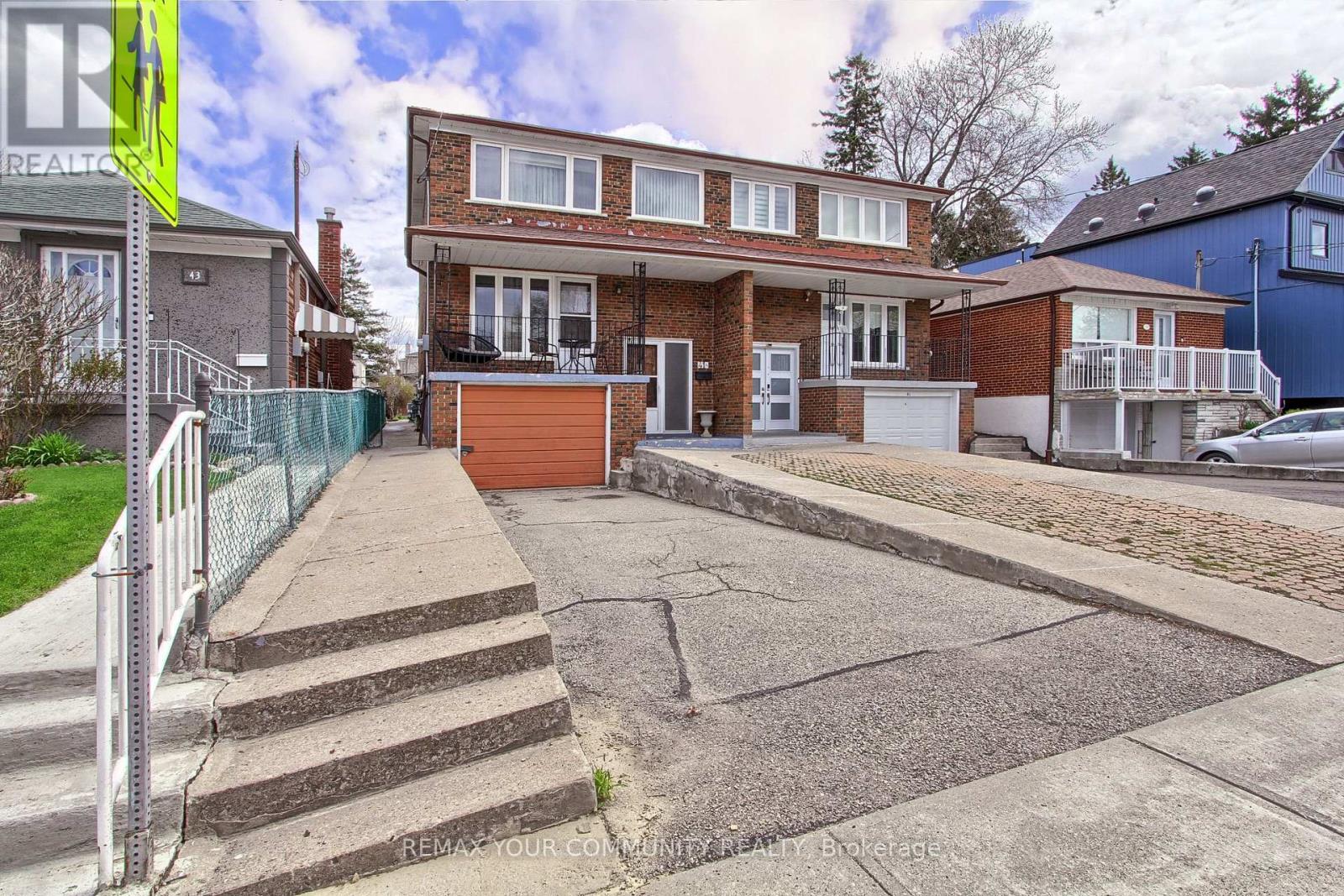 House – 41A NORTH EDGELY AVENUE, Toronto – photo 2