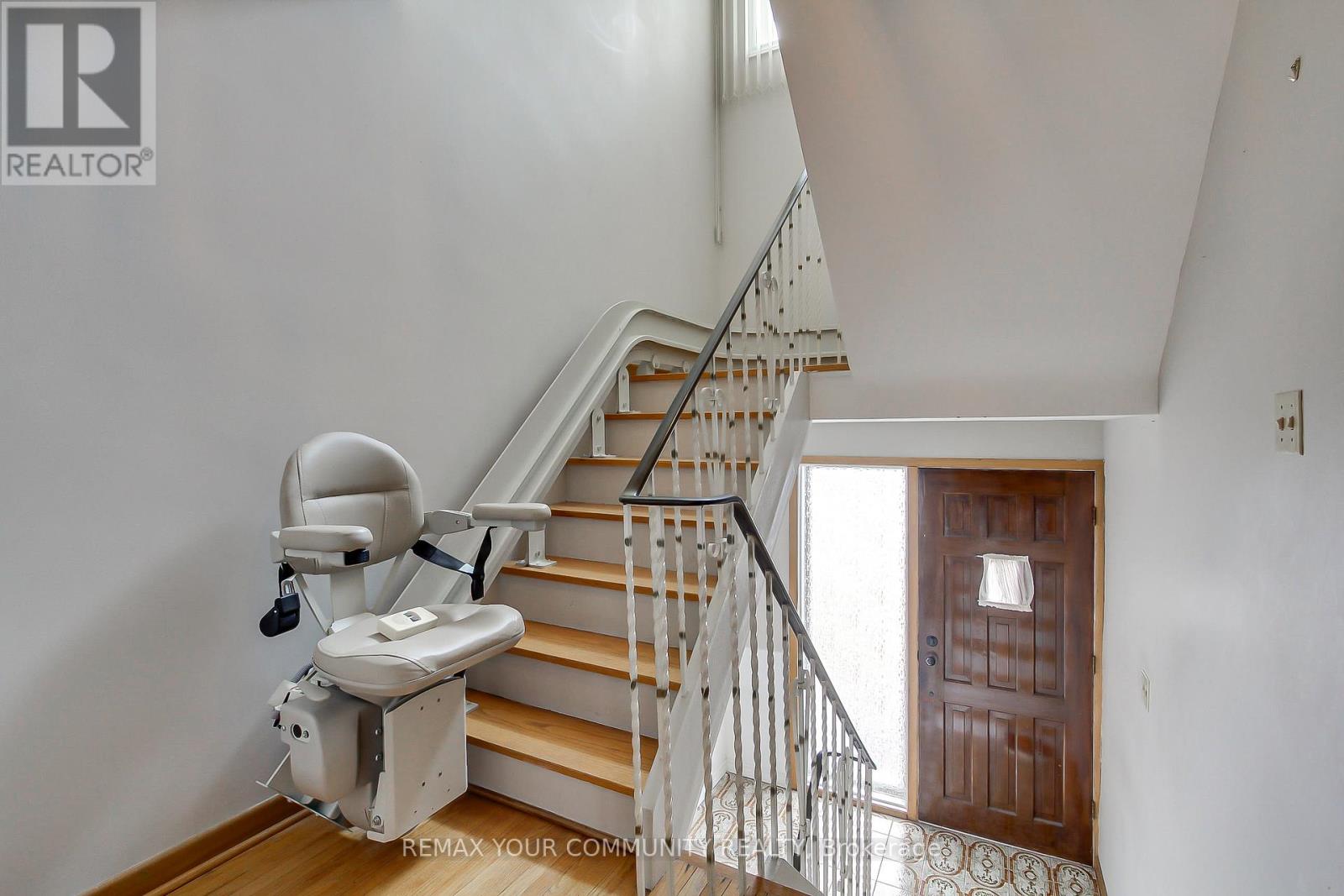 House – 41A NORTH EDGELY AVENUE, Toronto – photo 3