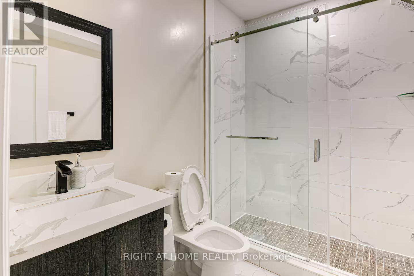 House – 363B PHARMACY AVE AVENUE, Toronto – photo 4