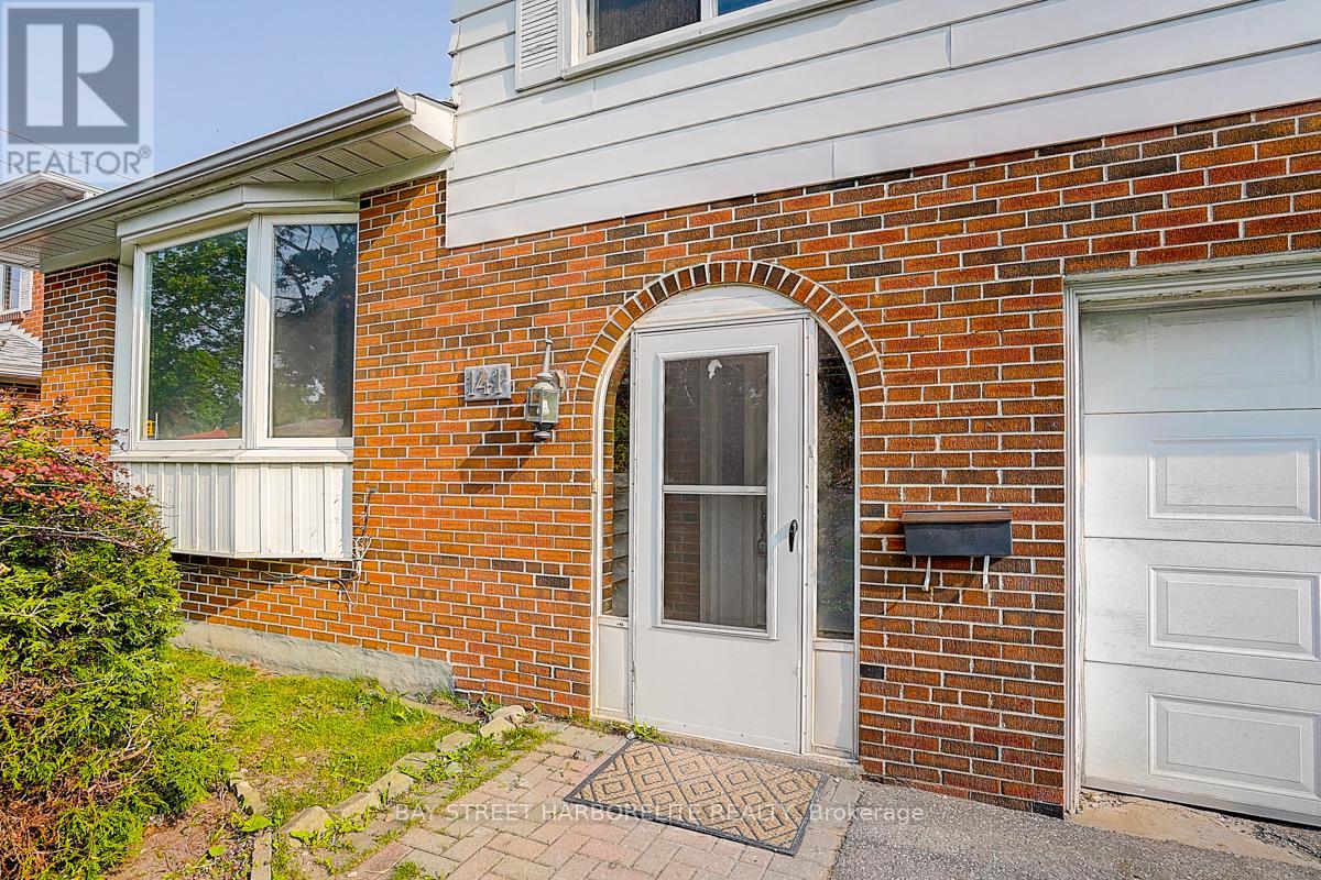 House – 141 CHARTLAND BOULEVARD S, Toronto – photo 2