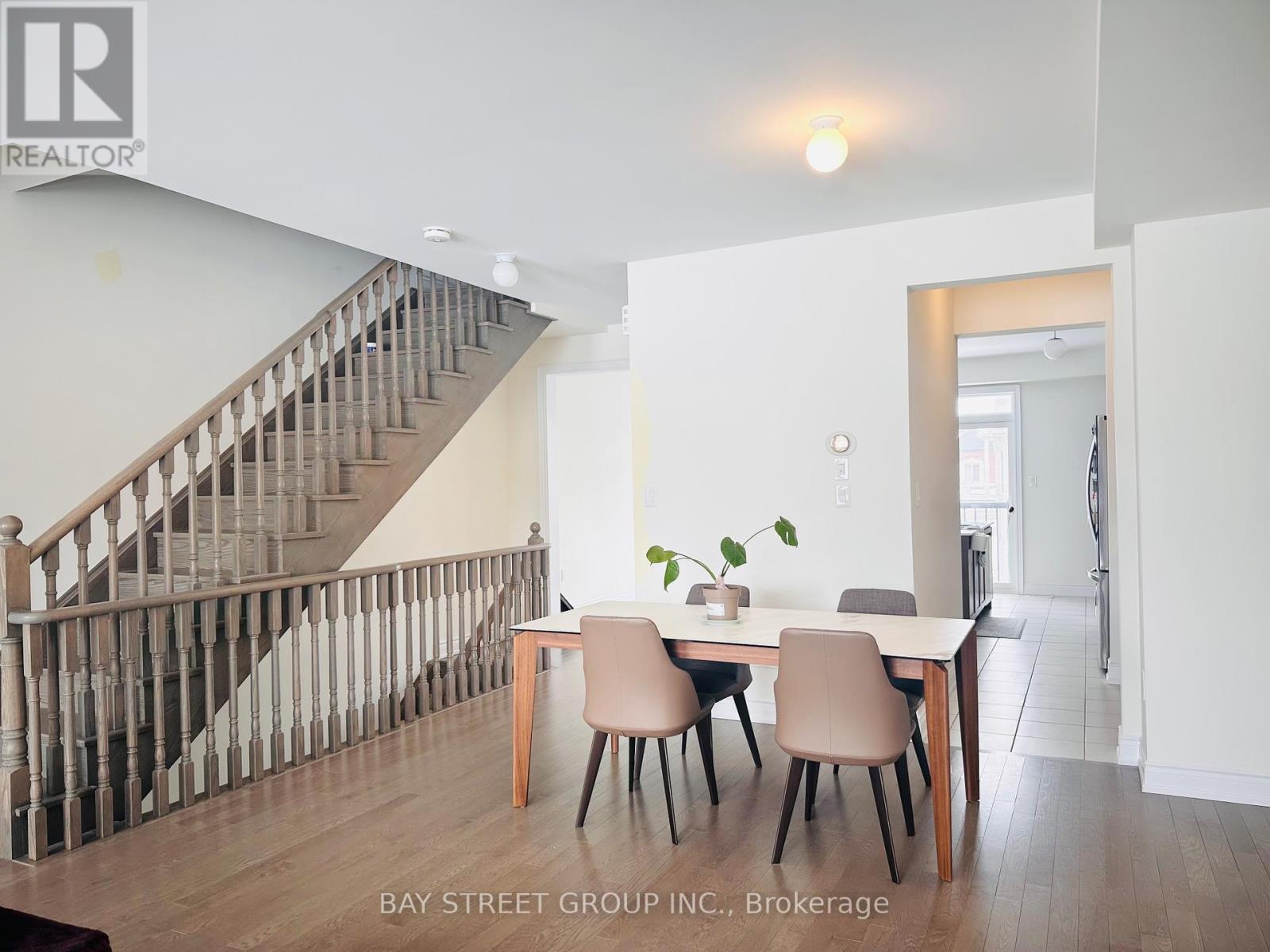 Row / Townhouse – 255 TENNANT CIRCLE, Vaughan – photo 1