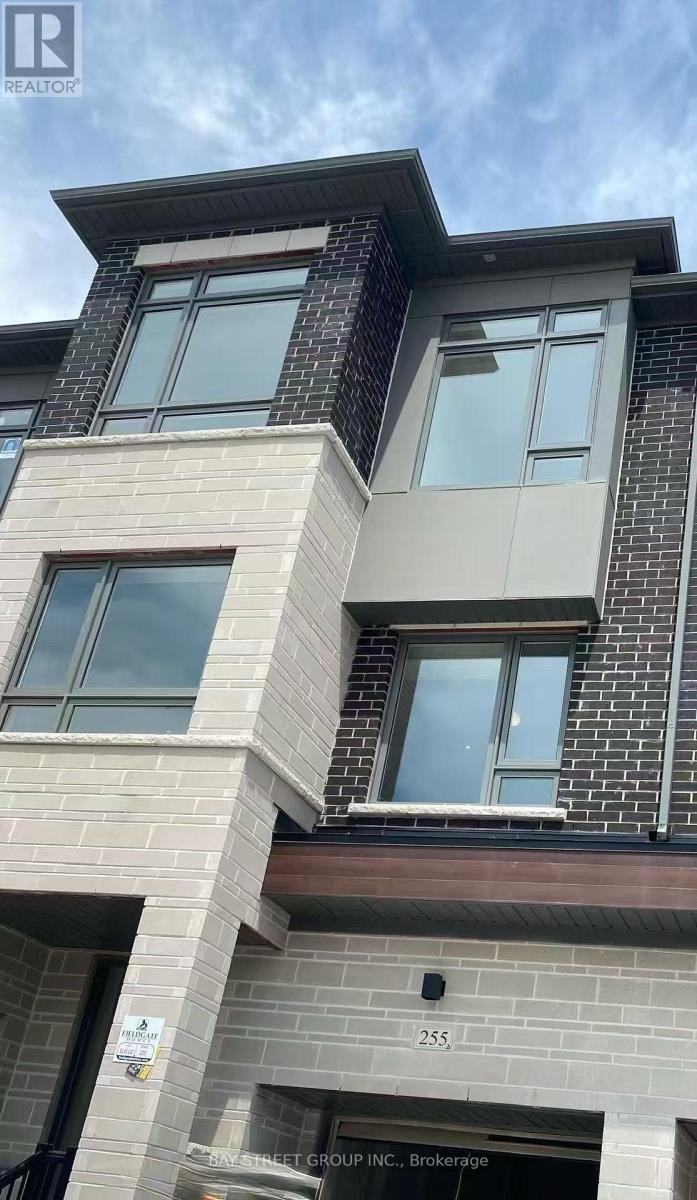 Row / Townhouse – 255 TENNANT CIRCLE, Vaughan – photo 2