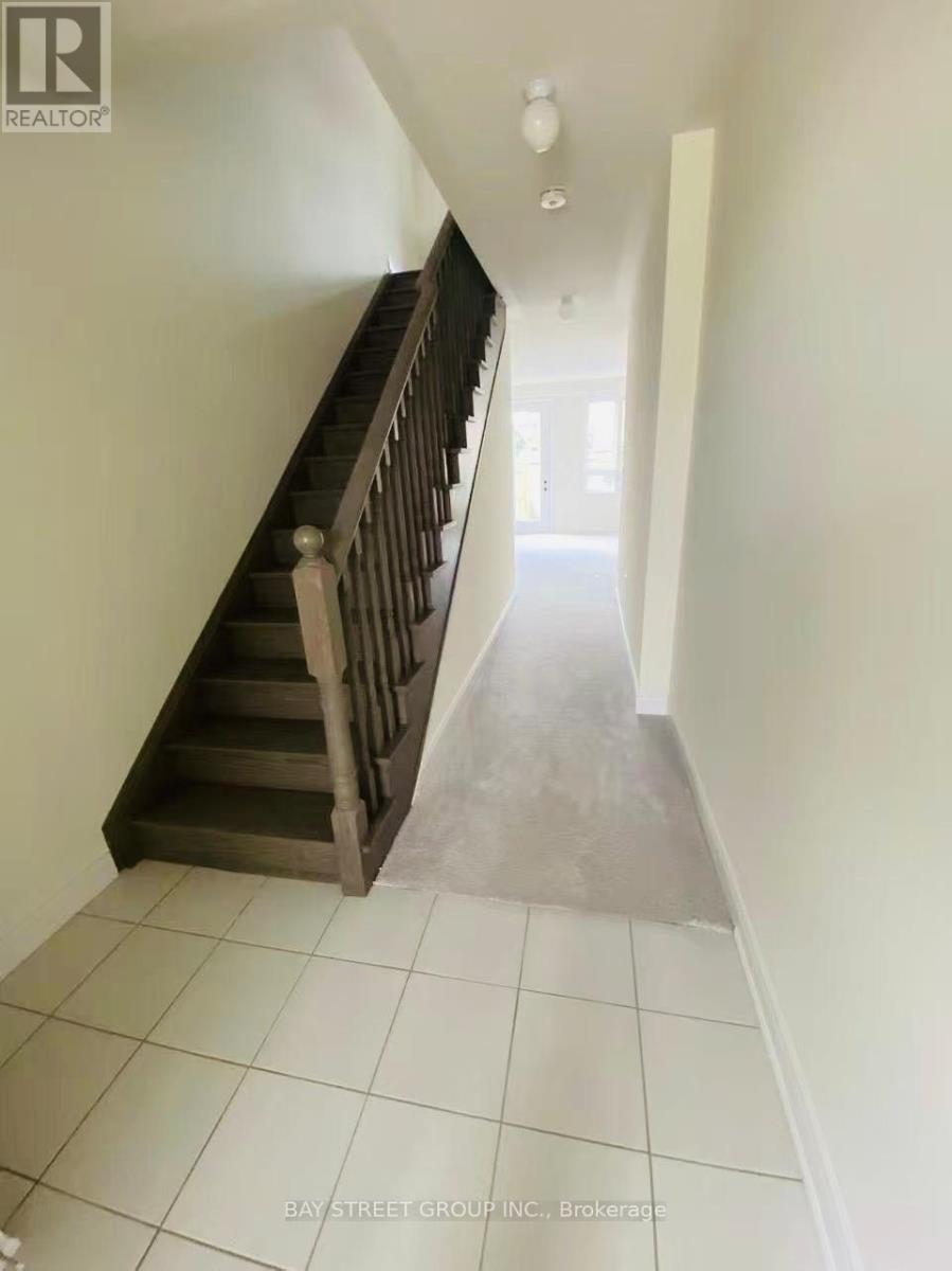 Row / Townhouse – 255 TENNANT CIRCLE, Vaughan – photo 5