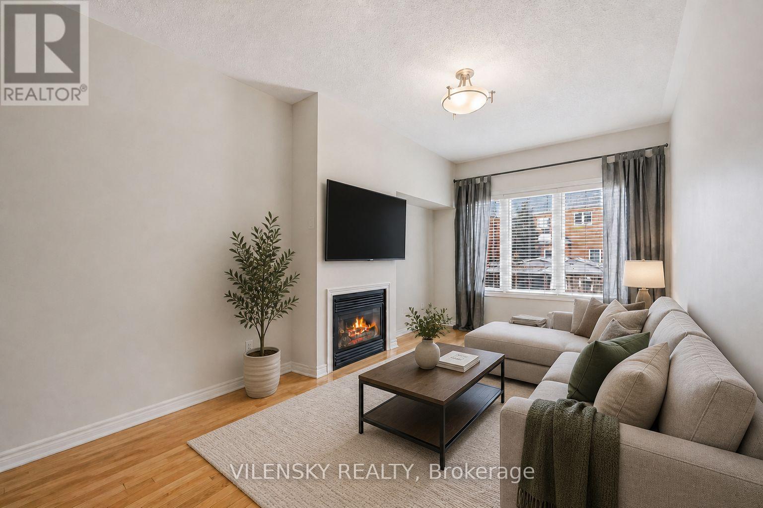 Row / Townhouse – UPPER - 19 SHELBOURNE DRIVE, Vaughan – photo 3