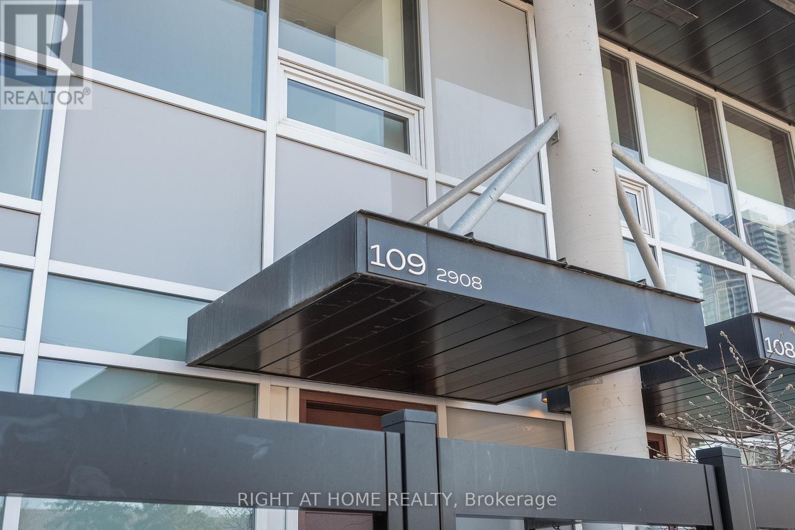 Row / Townhouse – 109 - 2908 HIGHWAY 7 ROAD, Vaughan – photo 2