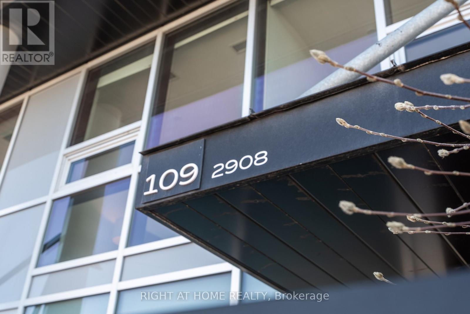 Row / Townhouse – 109 - 2908 HIGHWAY 7 ROAD, Vaughan – photo 3