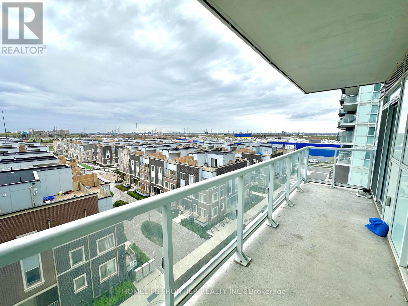 Apartment – 605 - 38 HONEYCRISP CRESCENT, Vaughan – photo 1