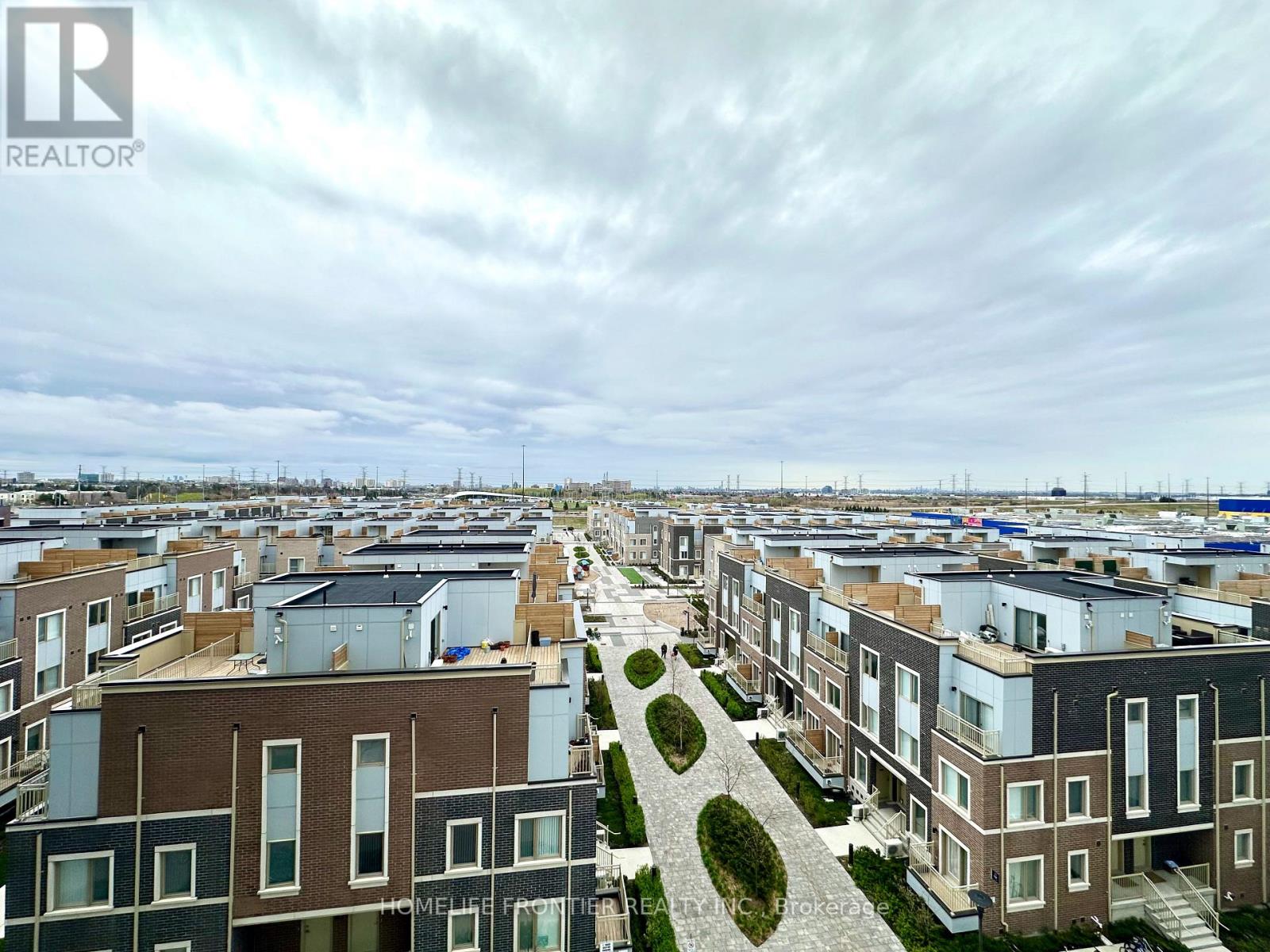 Apartment – 605 - 38 HONEYCRISP CRESCENT, Vaughan – photo 2