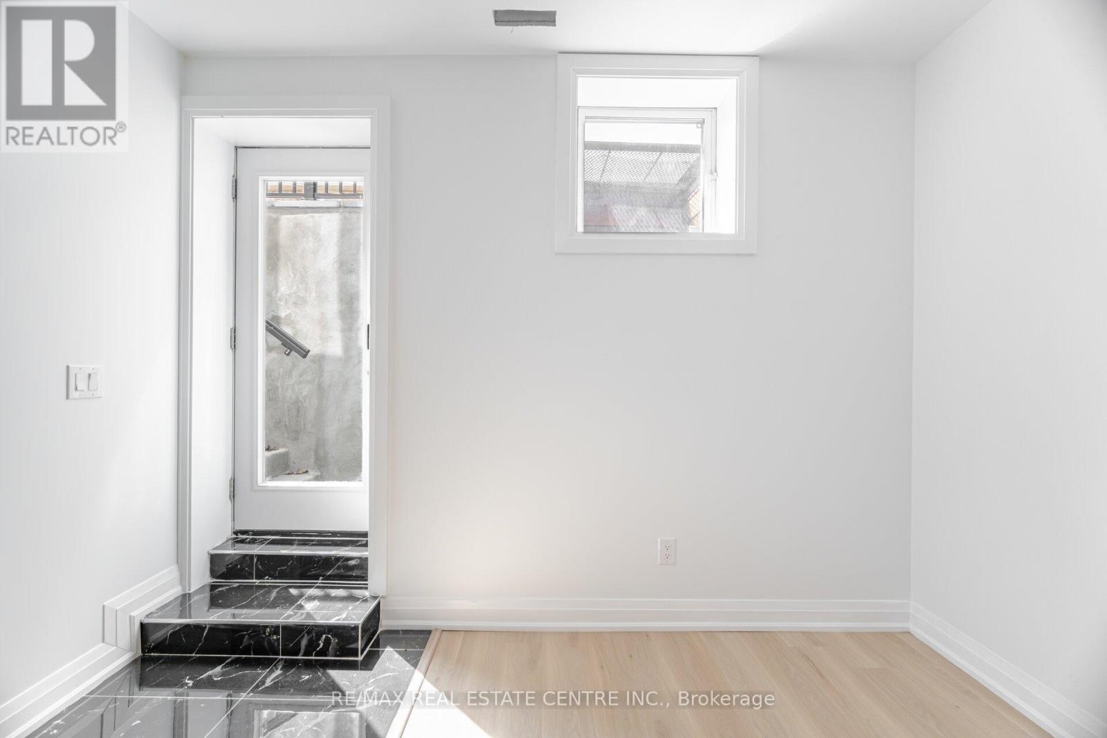 House – BASEMENT APARTMENT - 17 WONDER WAY, Brampton – photo 3