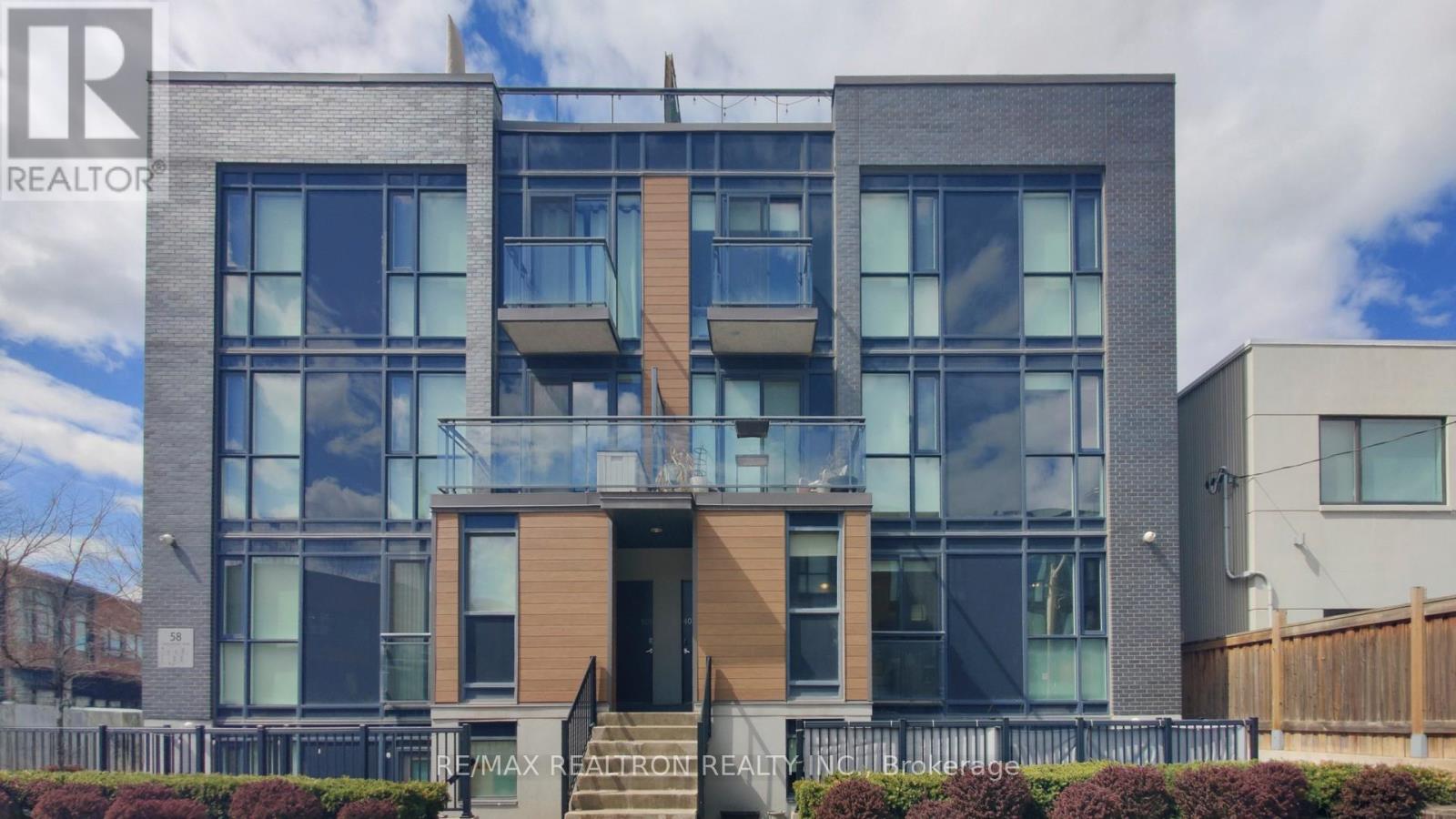 Row / Townhouse – 402 - 58 MACAULAY AVENUE, Toronto – photo 3