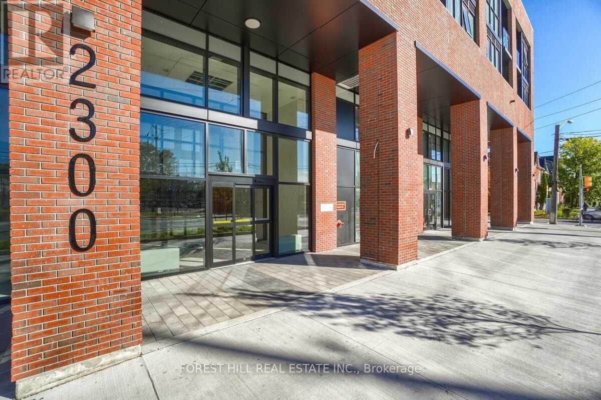 Row / Townhouse – 103 - 2300 ST CLAIR AVENUE W, Toronto – photo 3