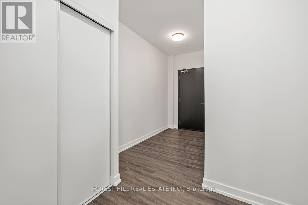 Row / Townhouse – 103 - 2300 ST CLAIR AVENUE W, Toronto – photo 4