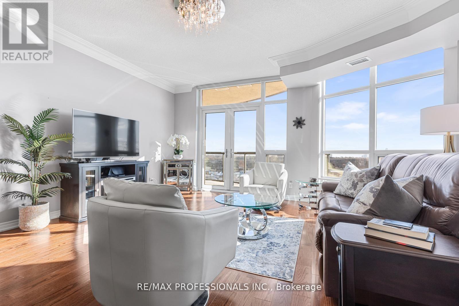 Apartment – 903 - 1135 ROYAL YORK ROAD, Toronto – photo 2