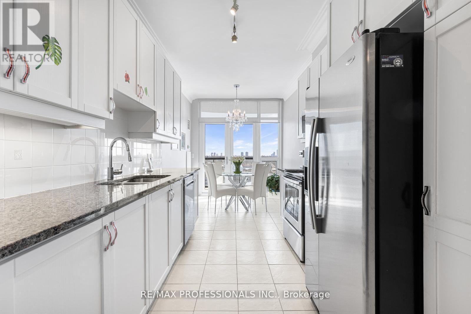 Apartment – 903 - 1135 ROYAL YORK ROAD, Toronto – photo 3