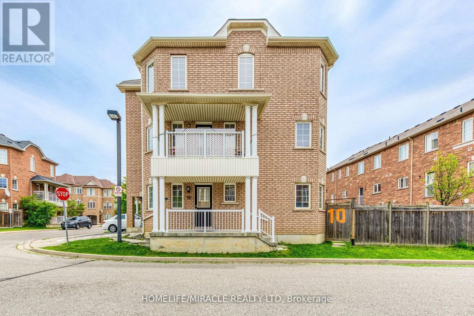 Row / Townhouse – 10 GATLIN STREET, Brampton – photo 2