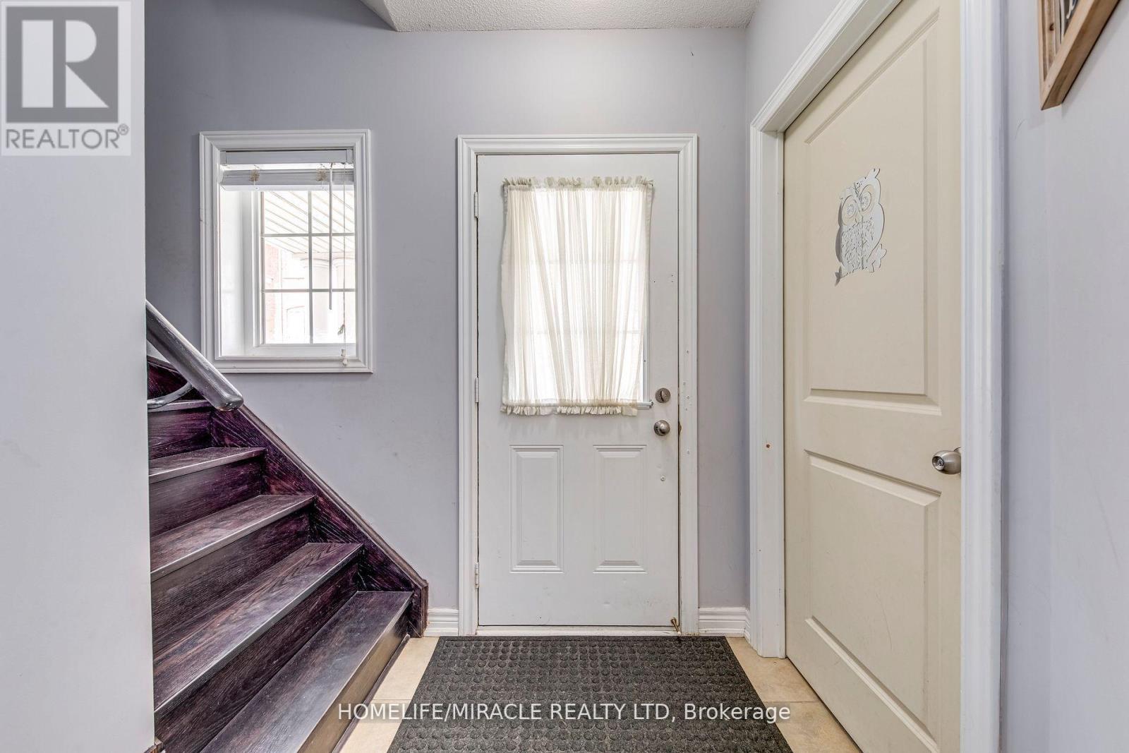 Row / Townhouse – 10 GATLIN STREET, Brampton – photo 3