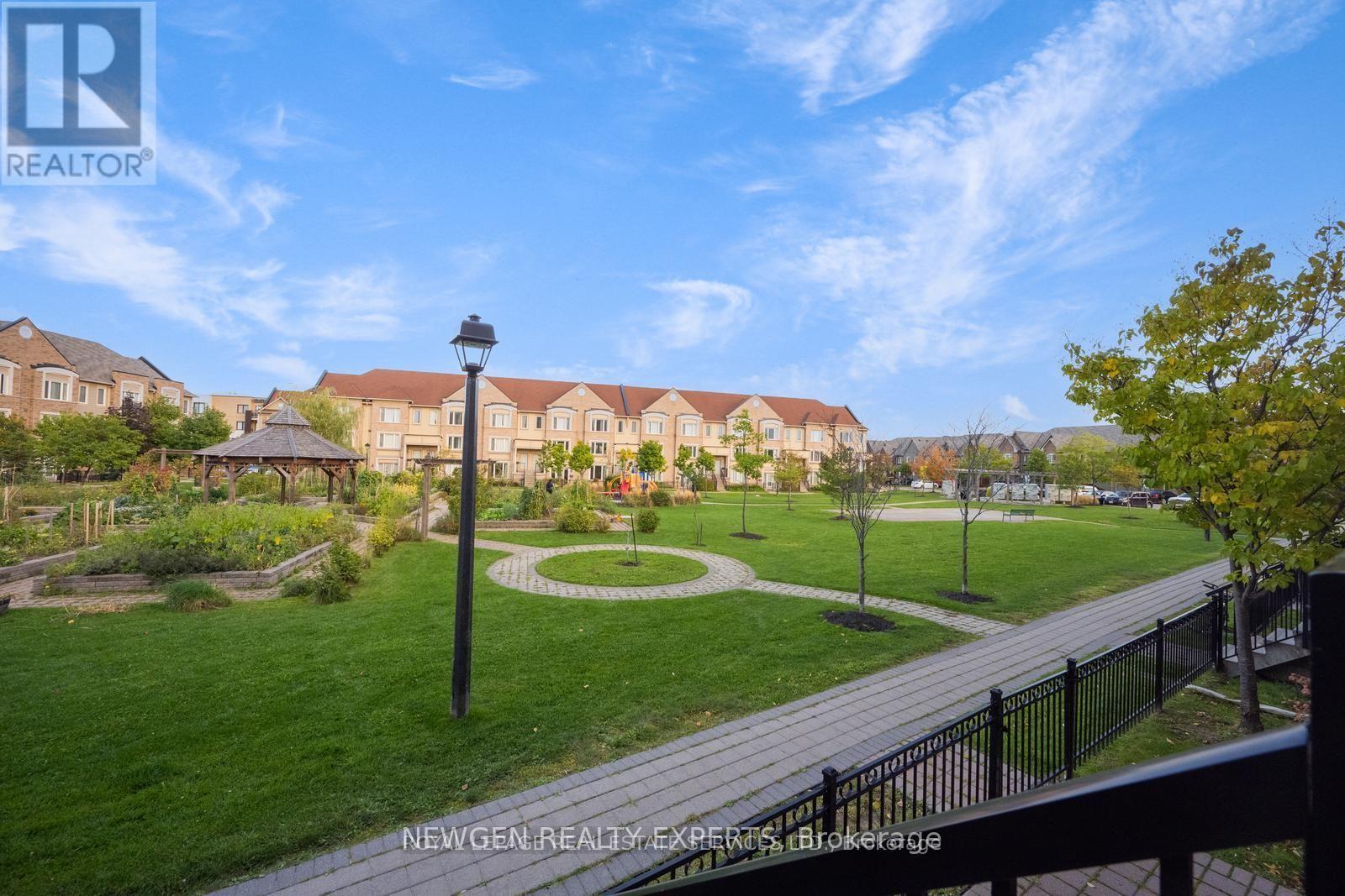 Row / Townhouse – 16 - 3185 BOXFORD CRESCENT, Mississauga – photo 3